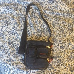 Super cute 2000s purse!!